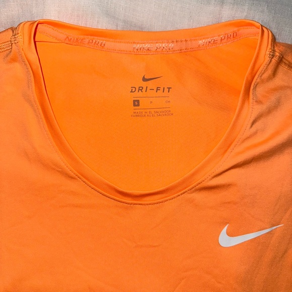 Nike Dry Fit Top - Picture 2 of 4
